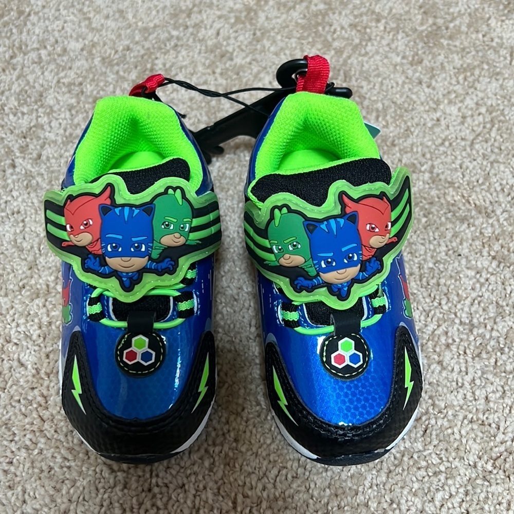 New! PJMasks toddler boys Licence light up athletic sneakers. SZ 7.